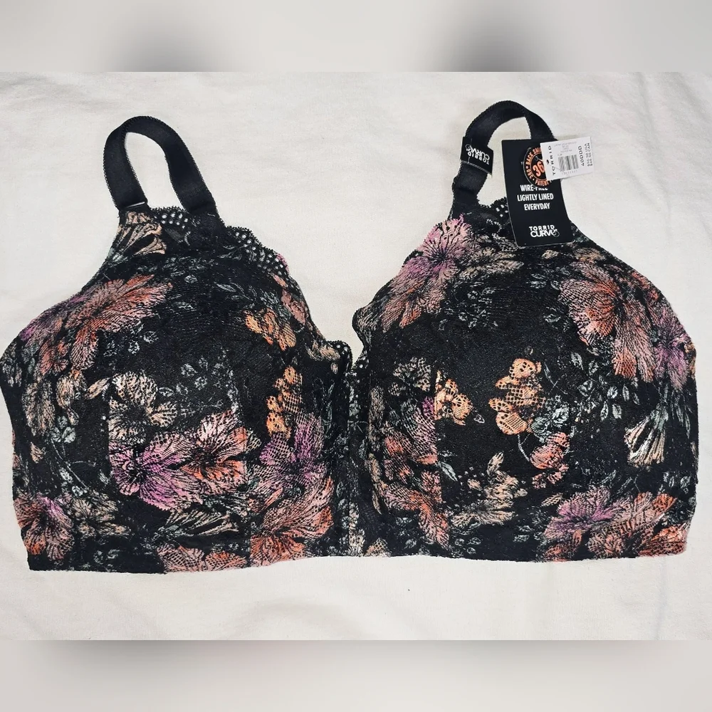 TORRID Lightly Lined Lace 360 Smoothing Wireless Bra - Picture 2 of 6